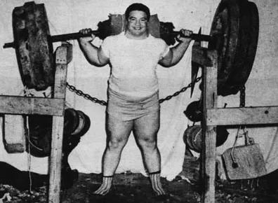 世界深蹲纪录最高的人,深蹲能达到400公斤的人有多强