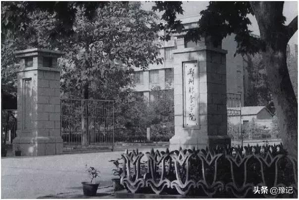 郑州十年的变化,郑州78岁老人为变年轻花30万