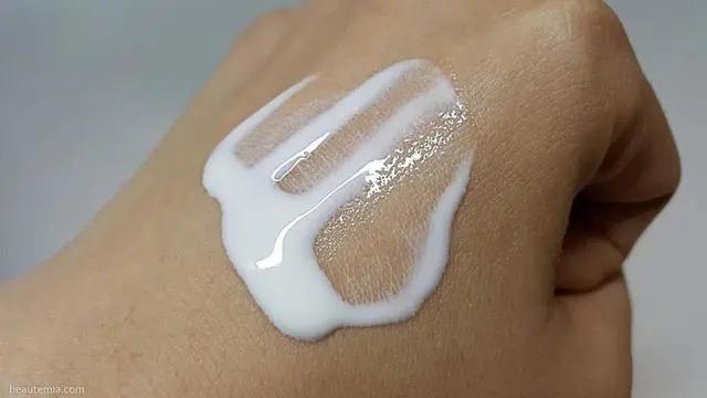 穷还用贵的护肤品,买这么多护肤品怪不得自己穷