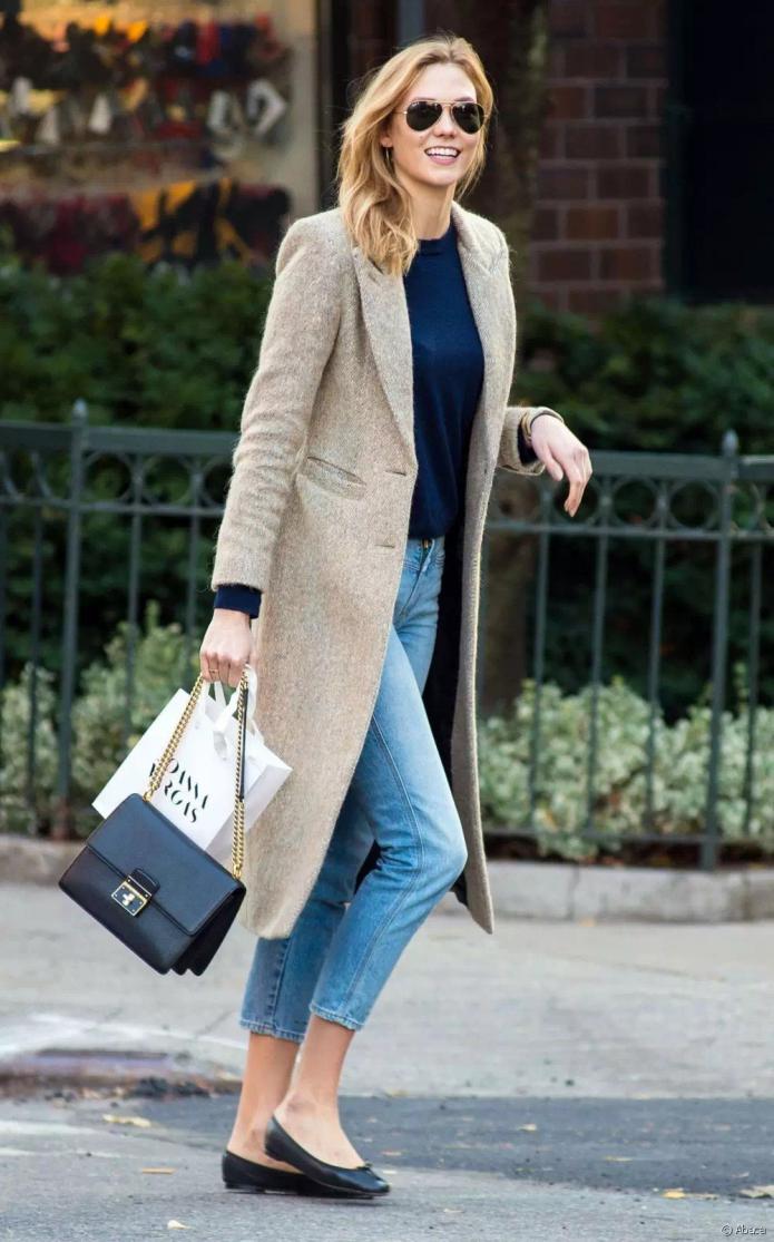 深卡其色大衣冬内搭什么好看,咖色冬大衣配什么颜色内搭