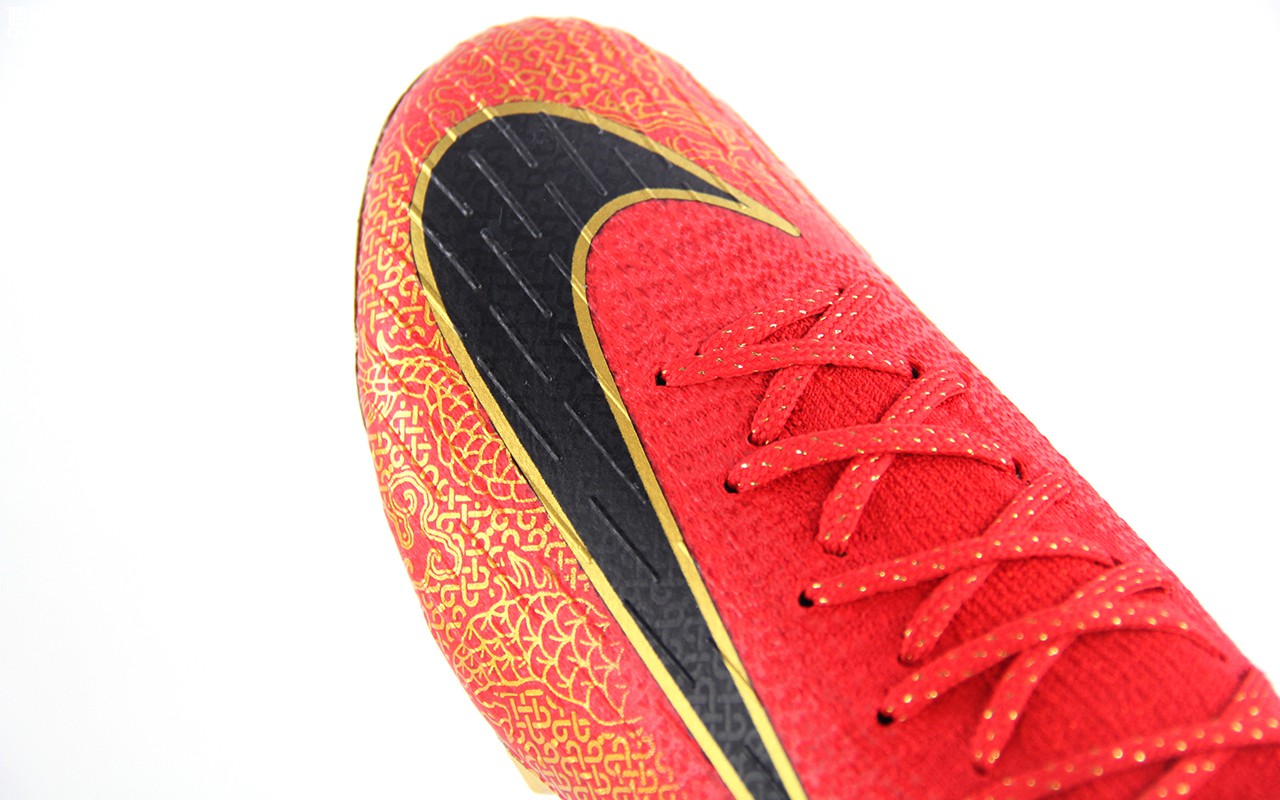 2024年最火的足球鞋,专为中国人脚型设计的足球鞋