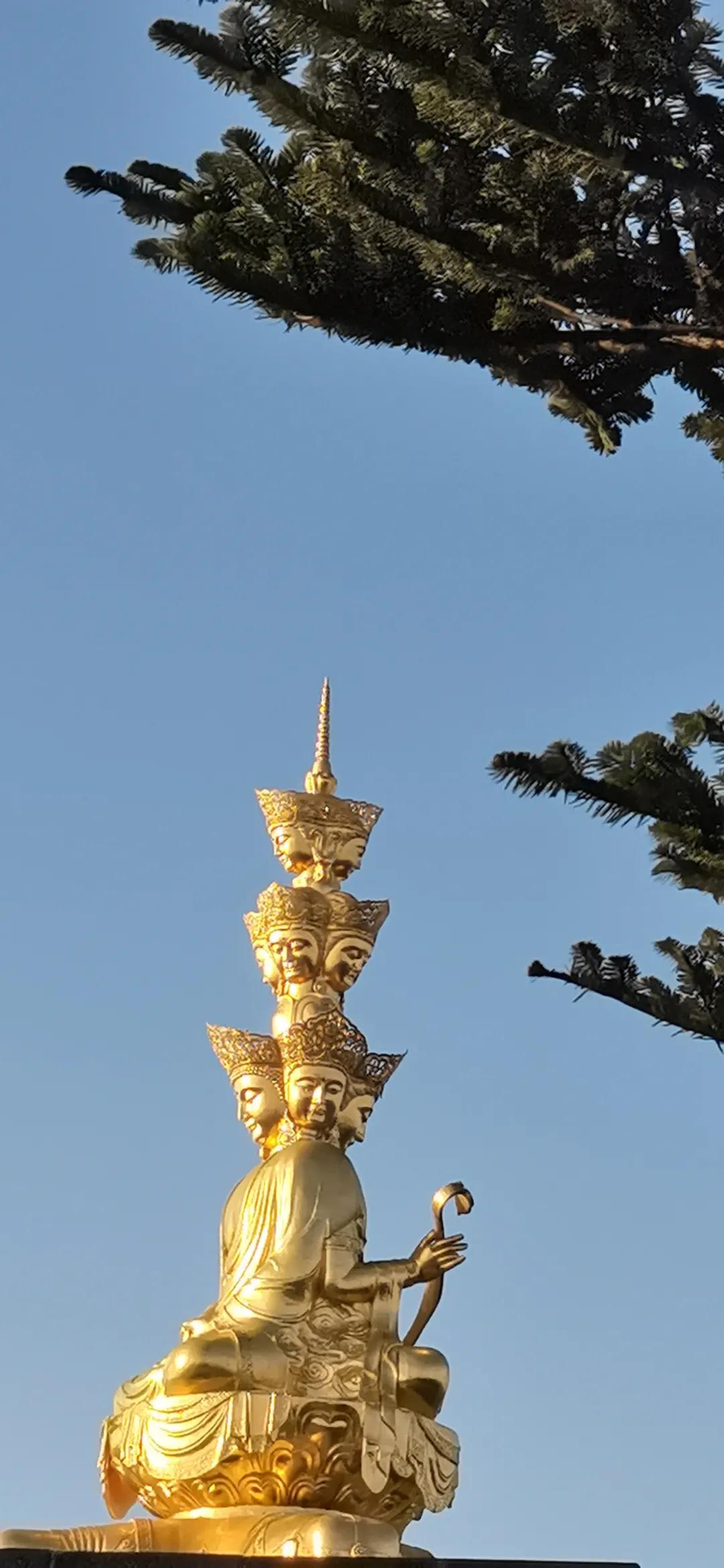 峨眉山金顶日月同辉高清大图,峨眉山日出云海彩虹风景