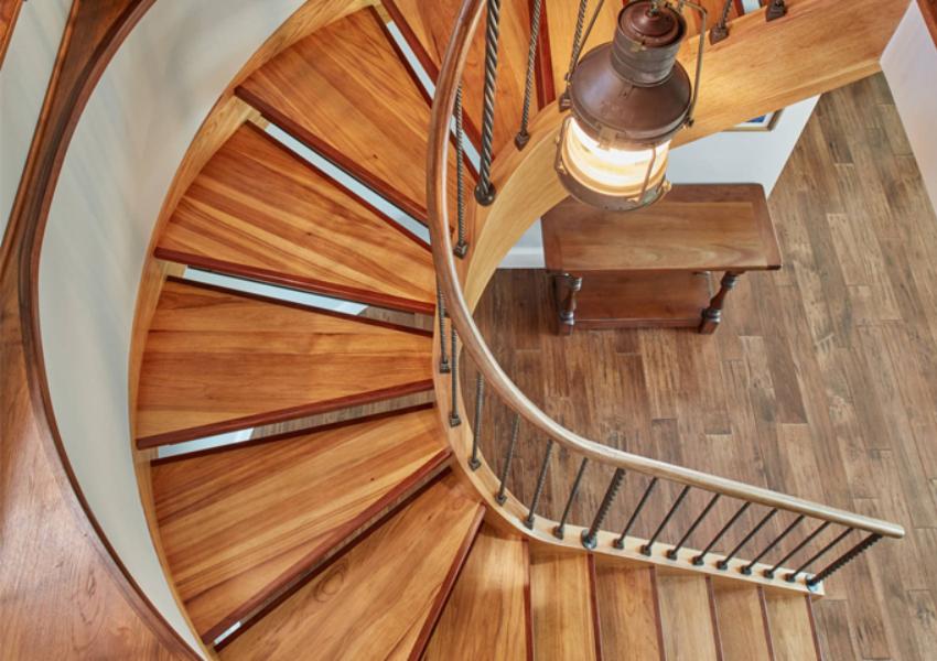 钢木楼梯和实木楼梯哪种更好,实木楼梯与水泥楼梯价格比较