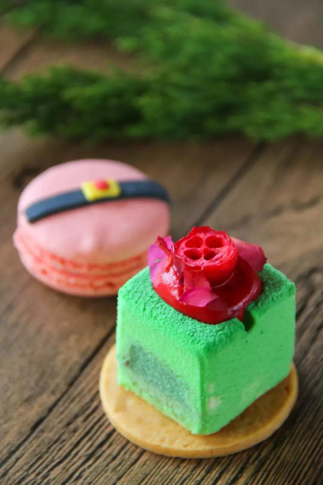 偷吃了一口圣诞老人的点心，找回少女心｜涵碧楼·LBar