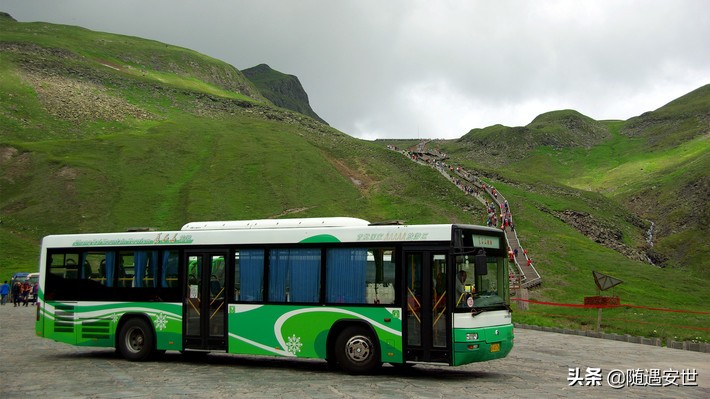 长白山西坡和北坡看天池区别,长白山北坡和西坡哪个能看全天池