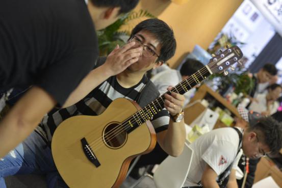 卡马poputar联名款价格,成为吉他大师级很难吗