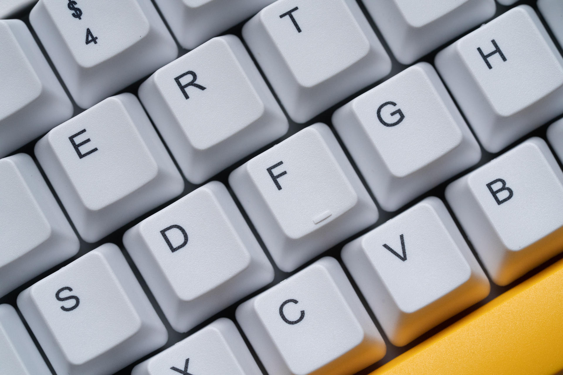 入门级性价比热插拔键盘,高斯键盘gs87d什么轴最好用