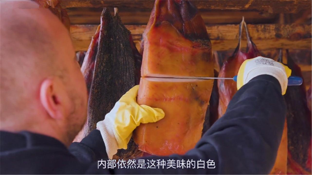 活到156岁才能繁衍后代，眼睛被寄生虫吞噬，啥也看不见