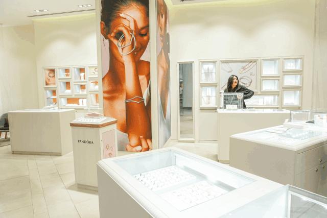 centralworld鍊煎緱涔扮殑涓滆タ,涓栫晫鍟嗗簵璐墿鎸囧崡