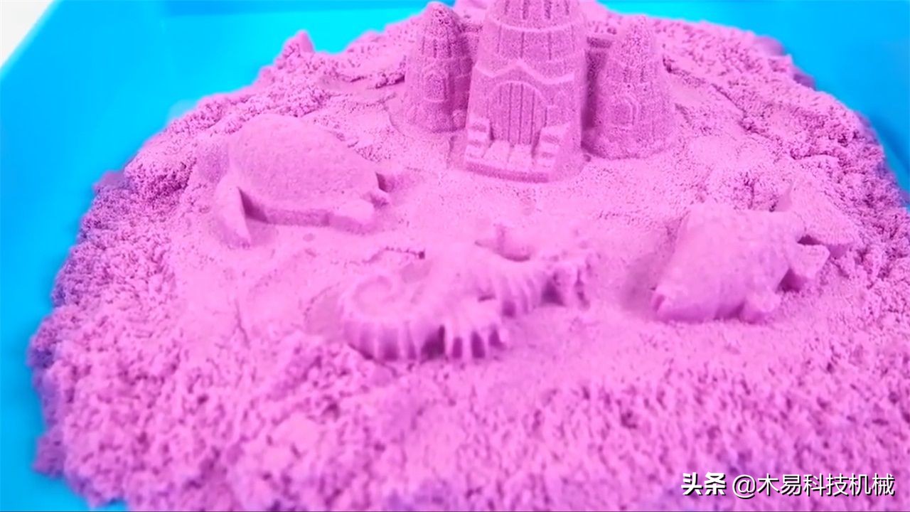 国外小哥亲身实验,将太空沙加热,结果发生了什么?