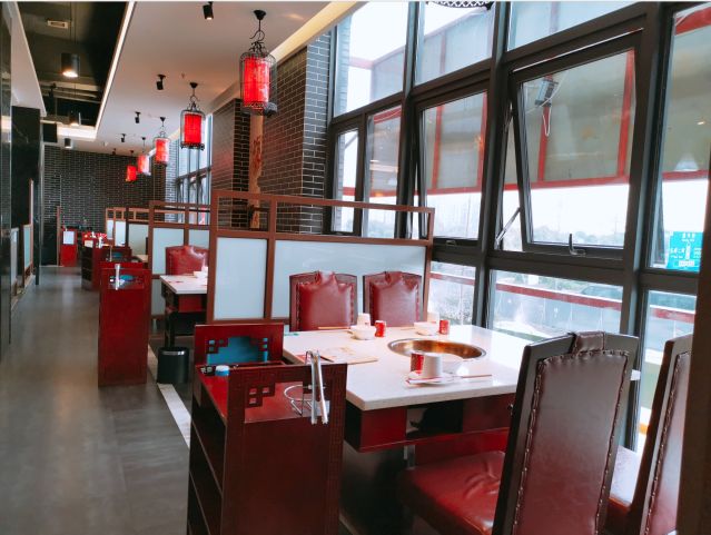 左手鲜香麻辣，右手尺颊生香！8荤6素~成都锦城大院火锅4人99元