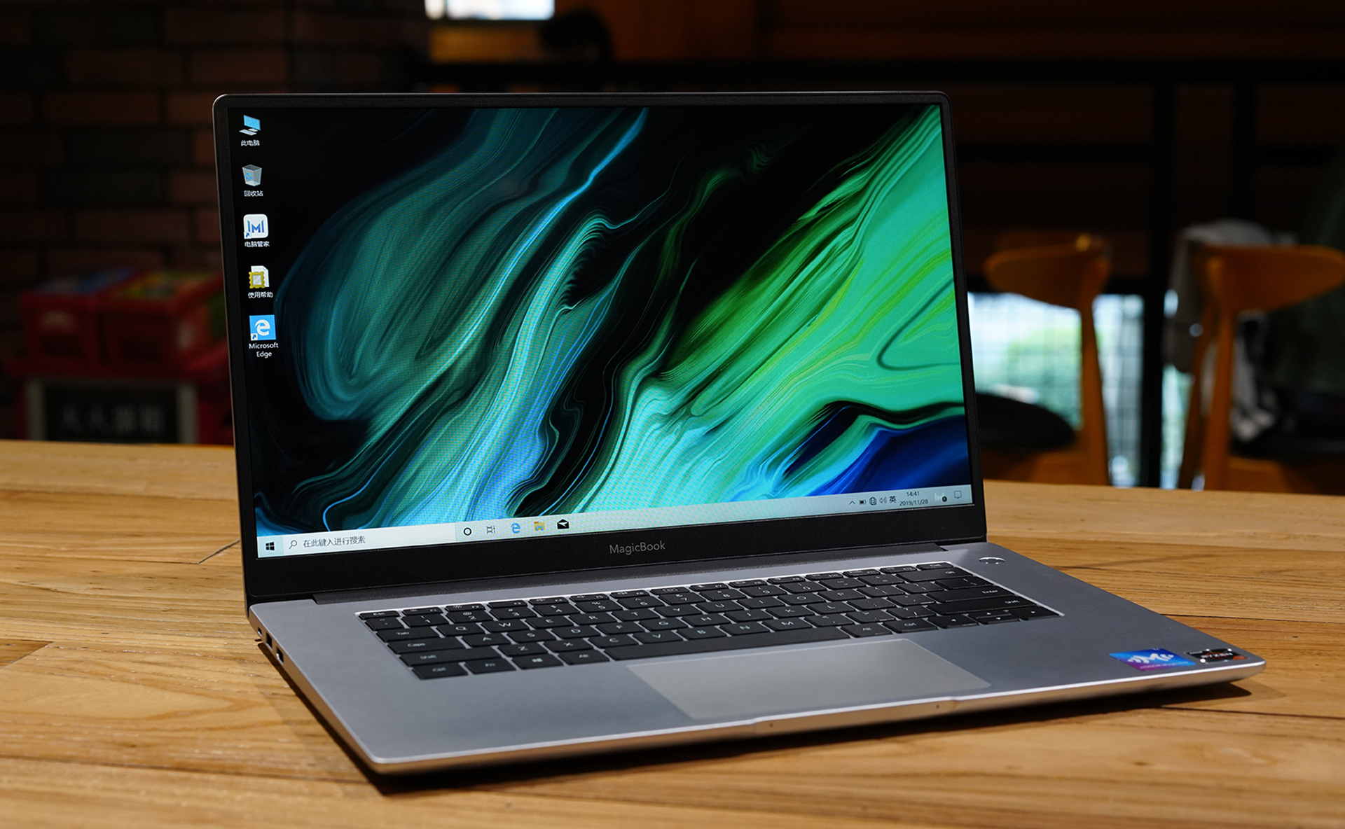 荣耀4000左右的手机全面屏 (荣耀新本高配)