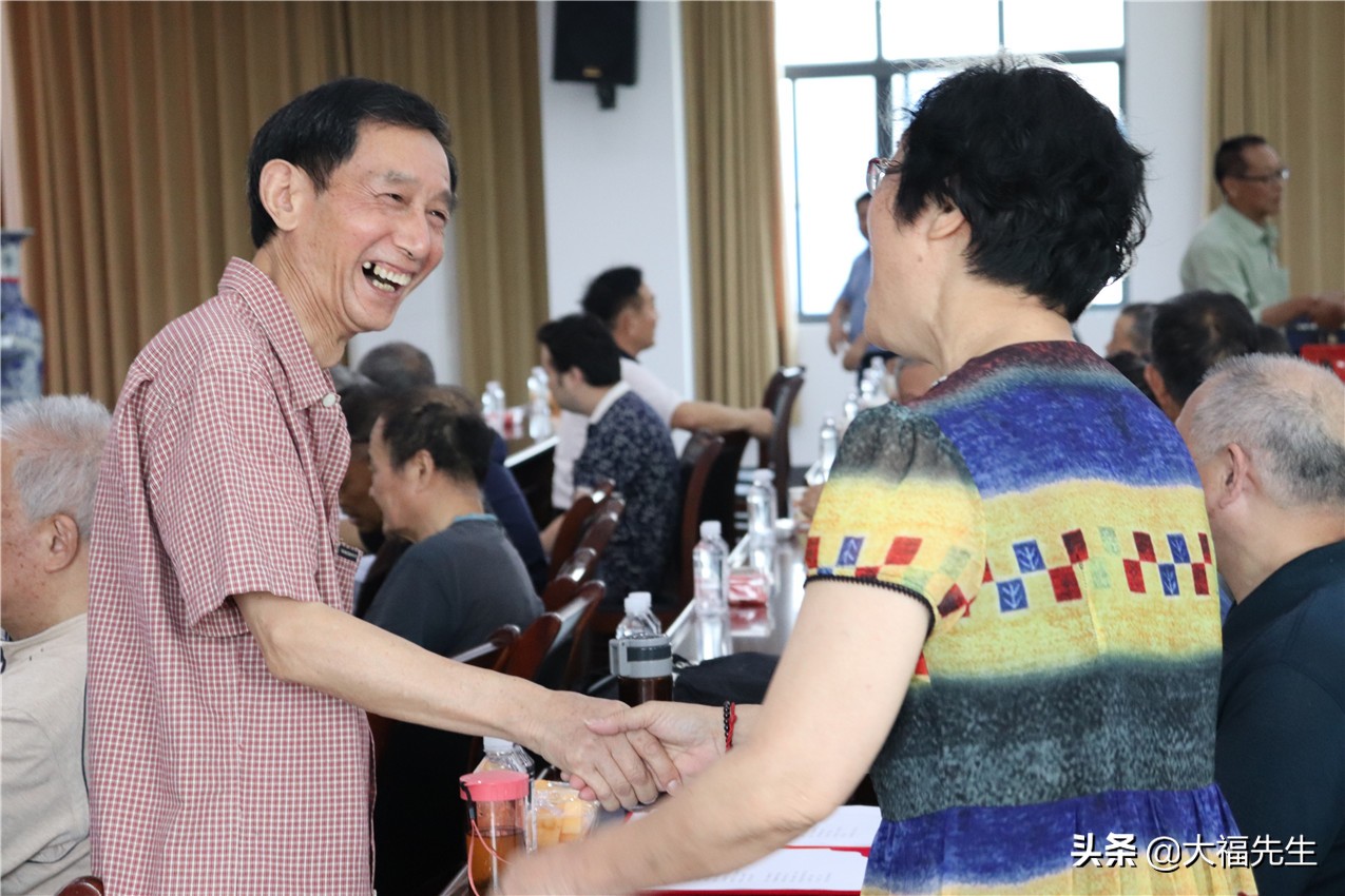 钢铁年代战友重逢,钢铁情怀