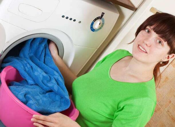 洗衣服去污渍的小妙招技巧,洗衣服杀菌的最佳方法技巧