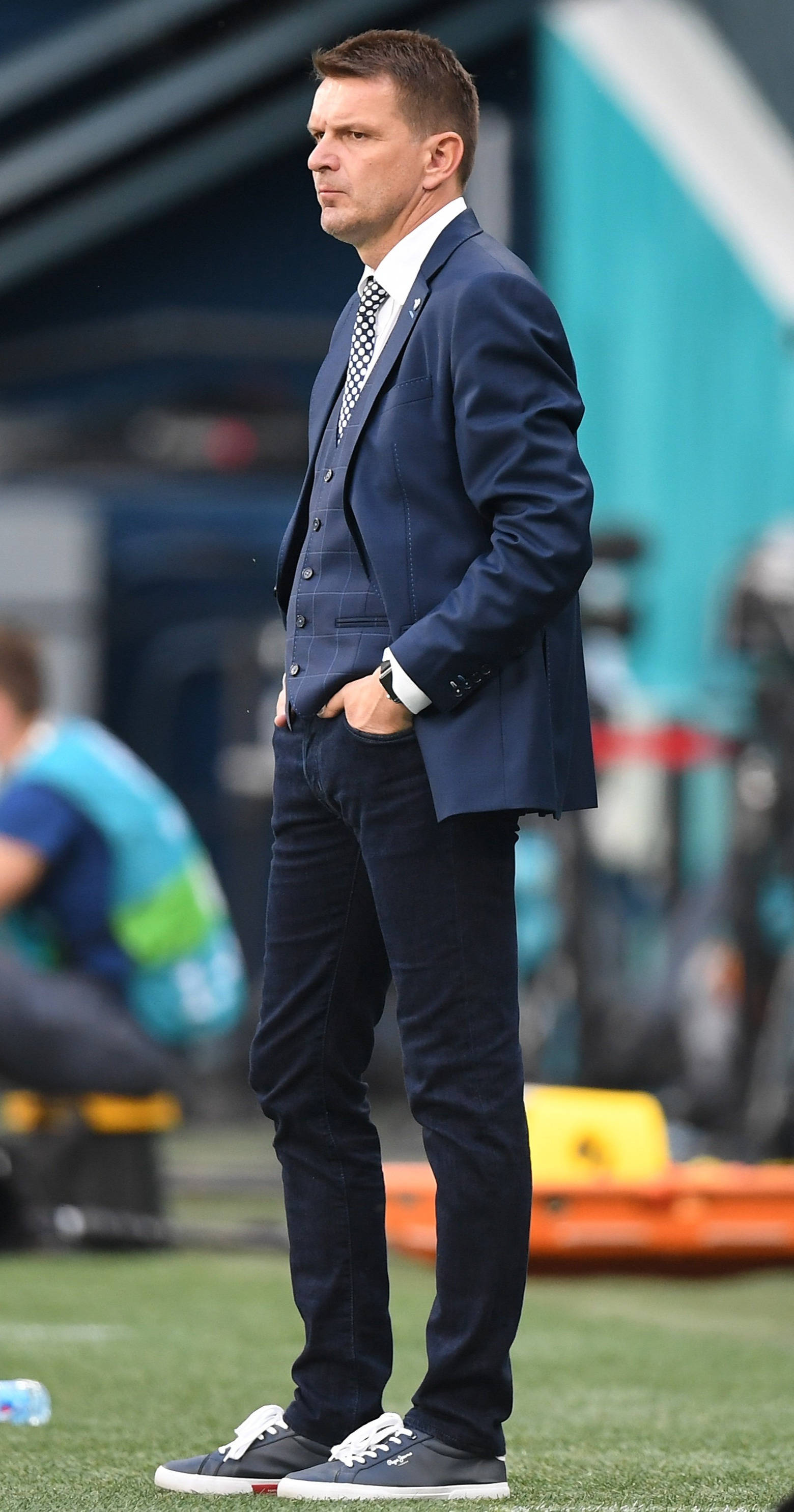 大饱眼福！欧洲杯名帅衣品赏析：索思盖特弃马甲曼奇尼秀阿玛尼