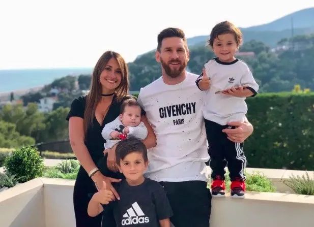 梅西34岁年薪,18岁梅西的成长之路