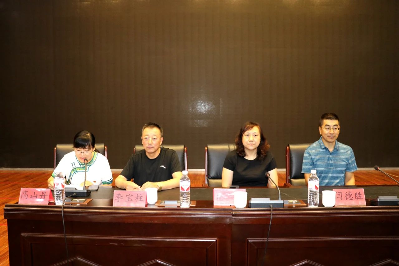 加强师资培训强化队伍建设,加强教育培训提高综合能力