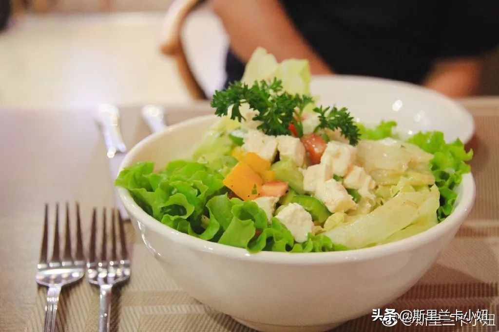 科伦坡淡山茱萸粉ins风酒店：清新艺术气质流行色不仅穿身上