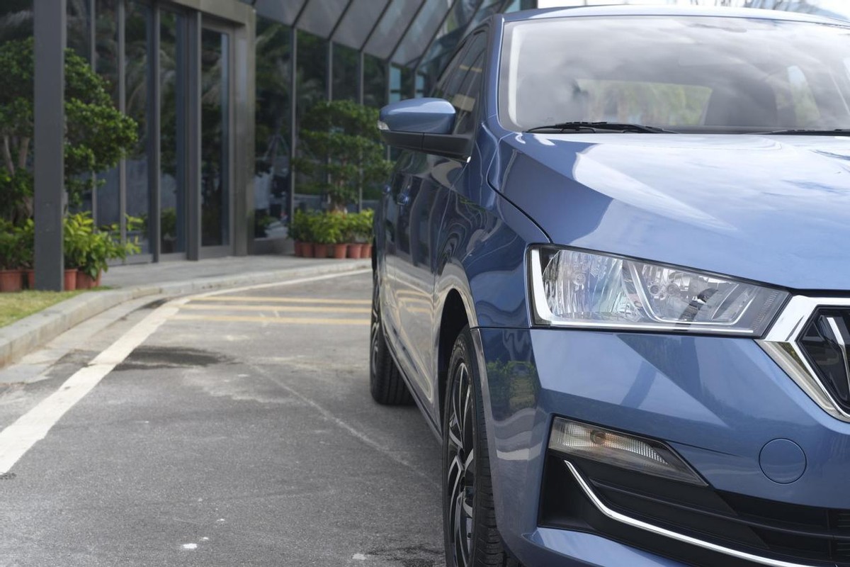 油耗低的车5万左右,油耗5.0左右的车