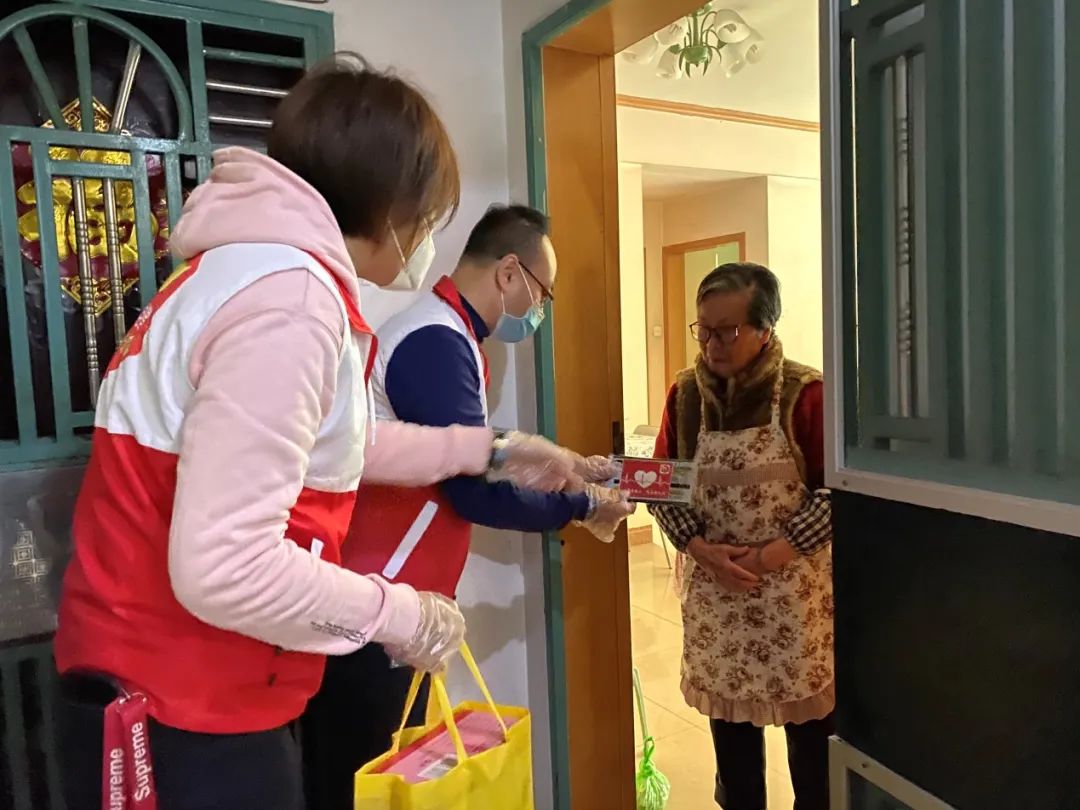 海珠｜超赞！派口罩、送凉茶、防疫心理咨询……瑞宝街蜂巢*党**建线上+线下多重暖心服务