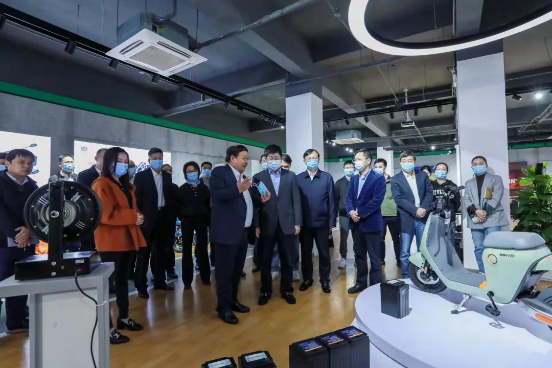 爱玛和雅迪台铃电动车,小电动车买雅迪爱玛还是台铃