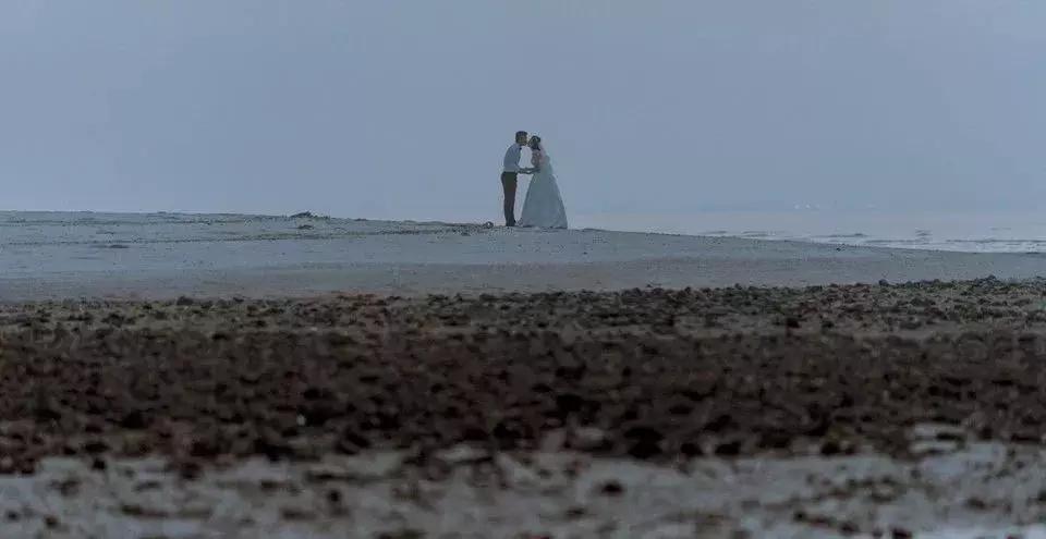 被丈夫推下悬崖的孕妇如何得救,怀孕3个月被丈夫推悬崖谁救了他