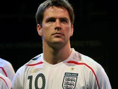 16年欧文捧起冠军奖杯,欧文新秀第几年夺冠