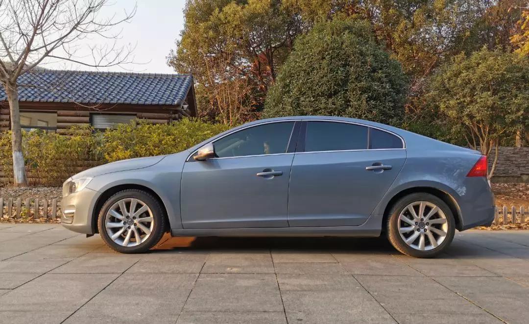 开了1年的沃尔沃s60,开了三年的沃尔沃s60还值多少钱呢