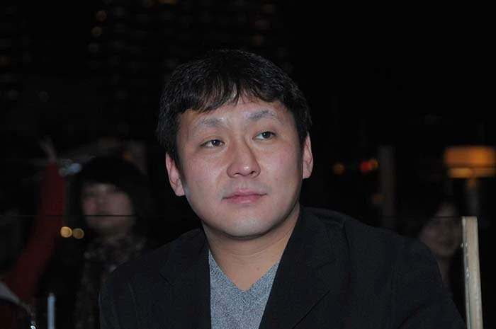 ​足球名宿曾与跳水皇后热恋4年，分手后娶嫩模，因拘役引发热议