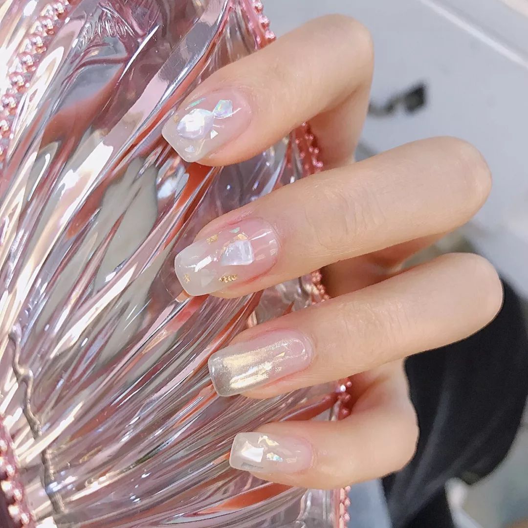 美甲什么颜色显得花哨好看,儿童美甲推荐不花哨