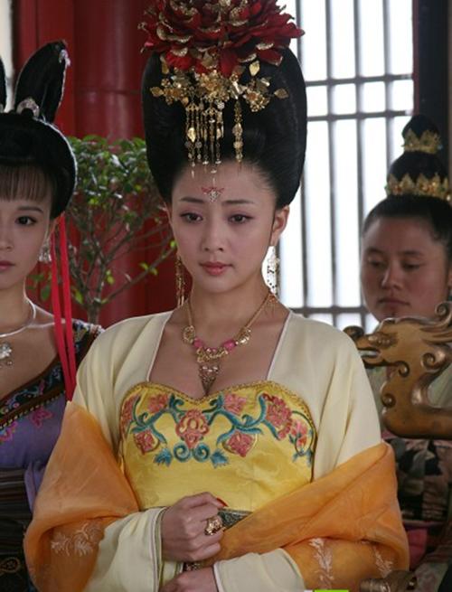 杨贵妃是被谁给杀死了的,杨贵妃被宠幸十一年没有子嗣