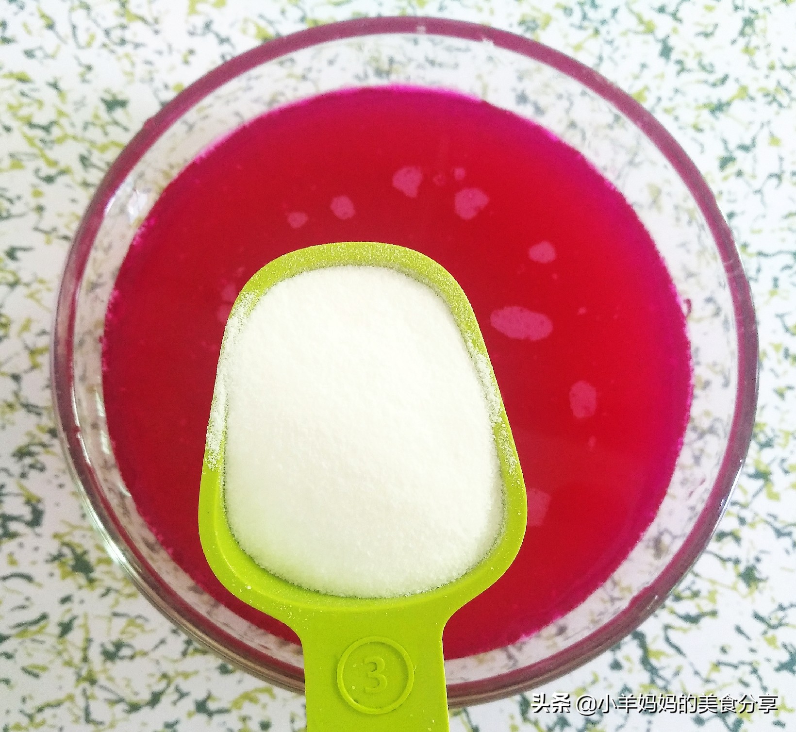 怎么在家做火龙果白凉粉,苹果凉粉火龙果凉粉