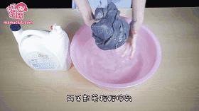 羽绒服表面发霉可以用酒精擦吗,羽绒服放衣柜里会发霉怎么回事