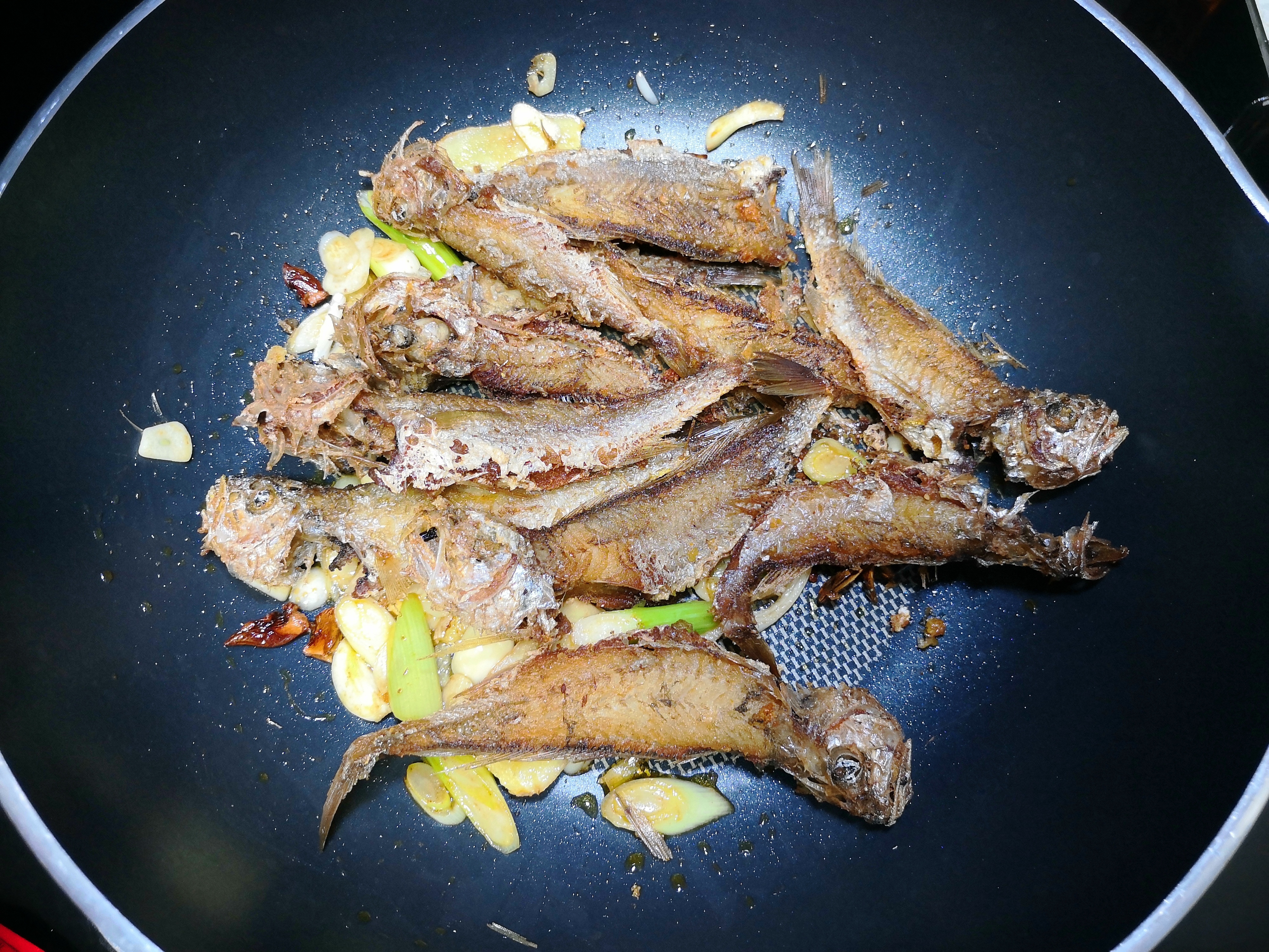 好吃的罐头鱼做法,怎样做鱼罐头才好吃放的时间又长