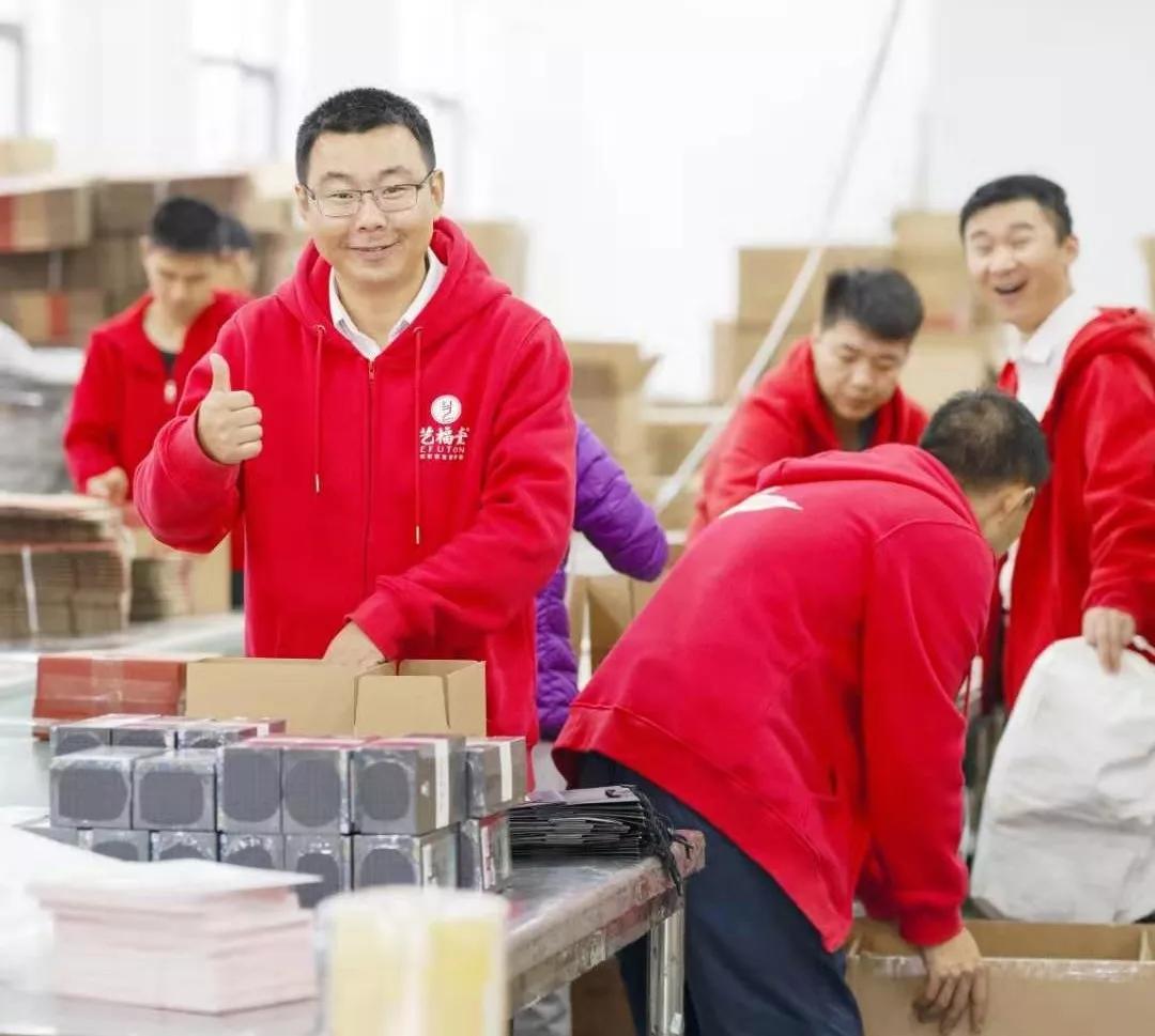 “桐”是一家人，面对疫情，我们“桐”舟共济！逆行者，我们等你凯旋