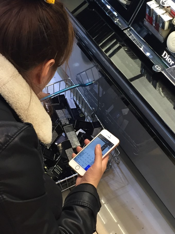 逛逛俄罗斯莫斯科的化妆品店,在俄罗斯买香奈儿
