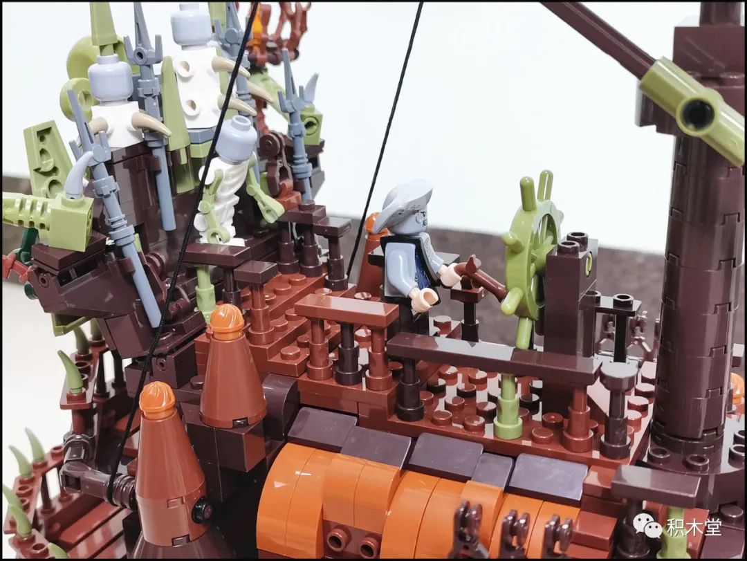 飞翔的荷兰人号为什么能潜水 (鬼船和飞翔的荷兰人号哪个更牛)