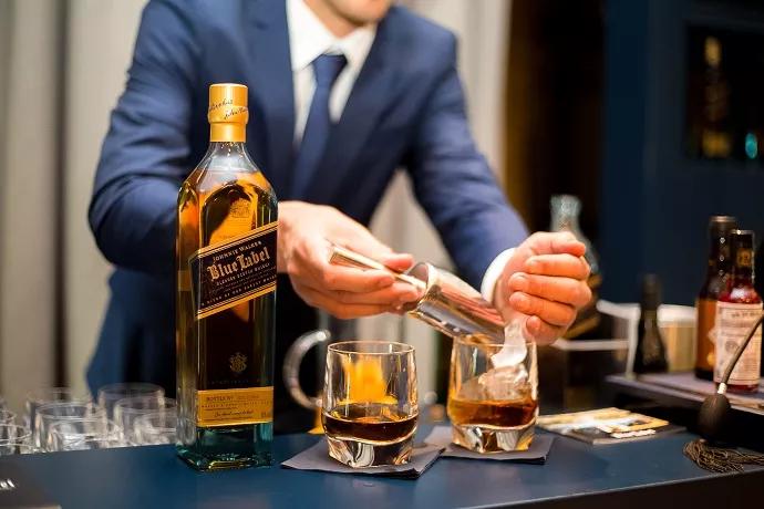 红方和黑方蓝方威士忌的区别,黑方红方绿方金方蓝方有什么区别