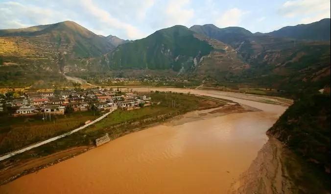 探索华山未解之谜之黑龙潭,华山黑龙潭在哪个峰