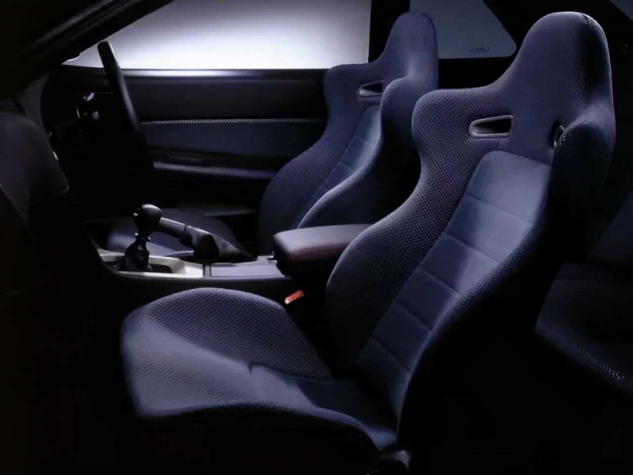 日产gt-r和skyline的区别,老款日产skylinegtr战神