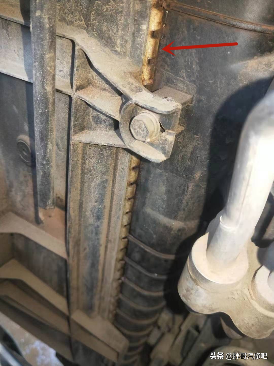 暖风防冻液怎么清洗,防冻液用了一段时间没颜色了