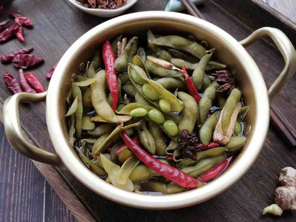 煮毛豆发黄是什么原因,煮毛豆不入味怎么解决