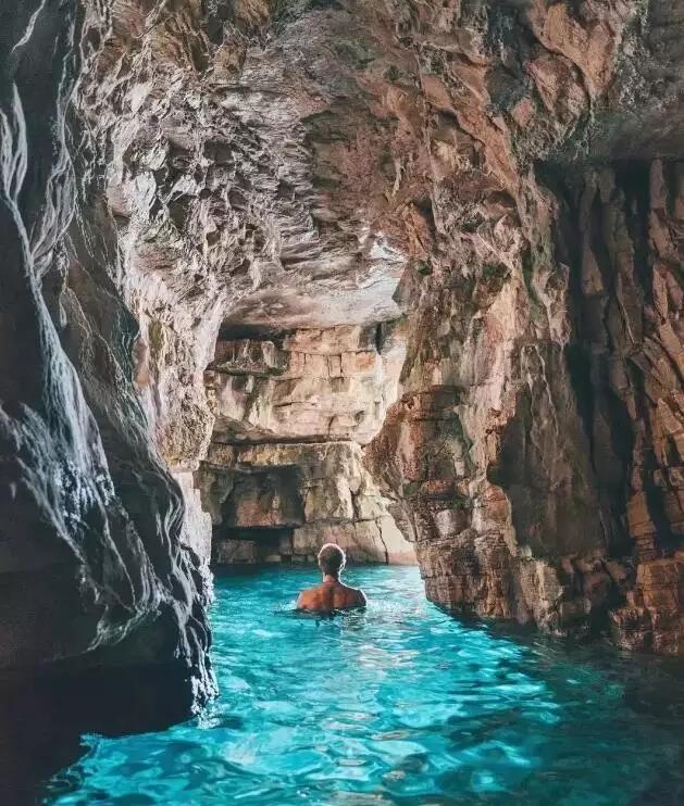 一个清洁工拍的照片一张卖6万,把美女娶回了家