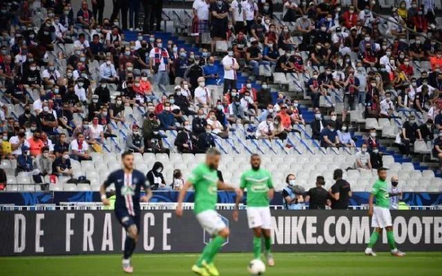 法国战胜英格兰球迷赛后欢庆胜利,法国欧洲杯淘汰球迷痛哭