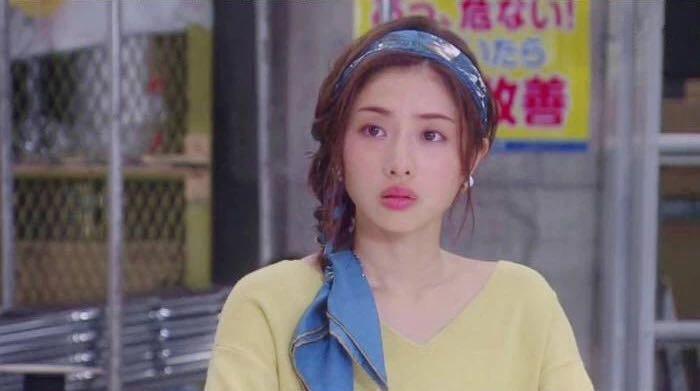 用发带怎么绑出酷酷的发型,正确用发带的教程你学会了吗