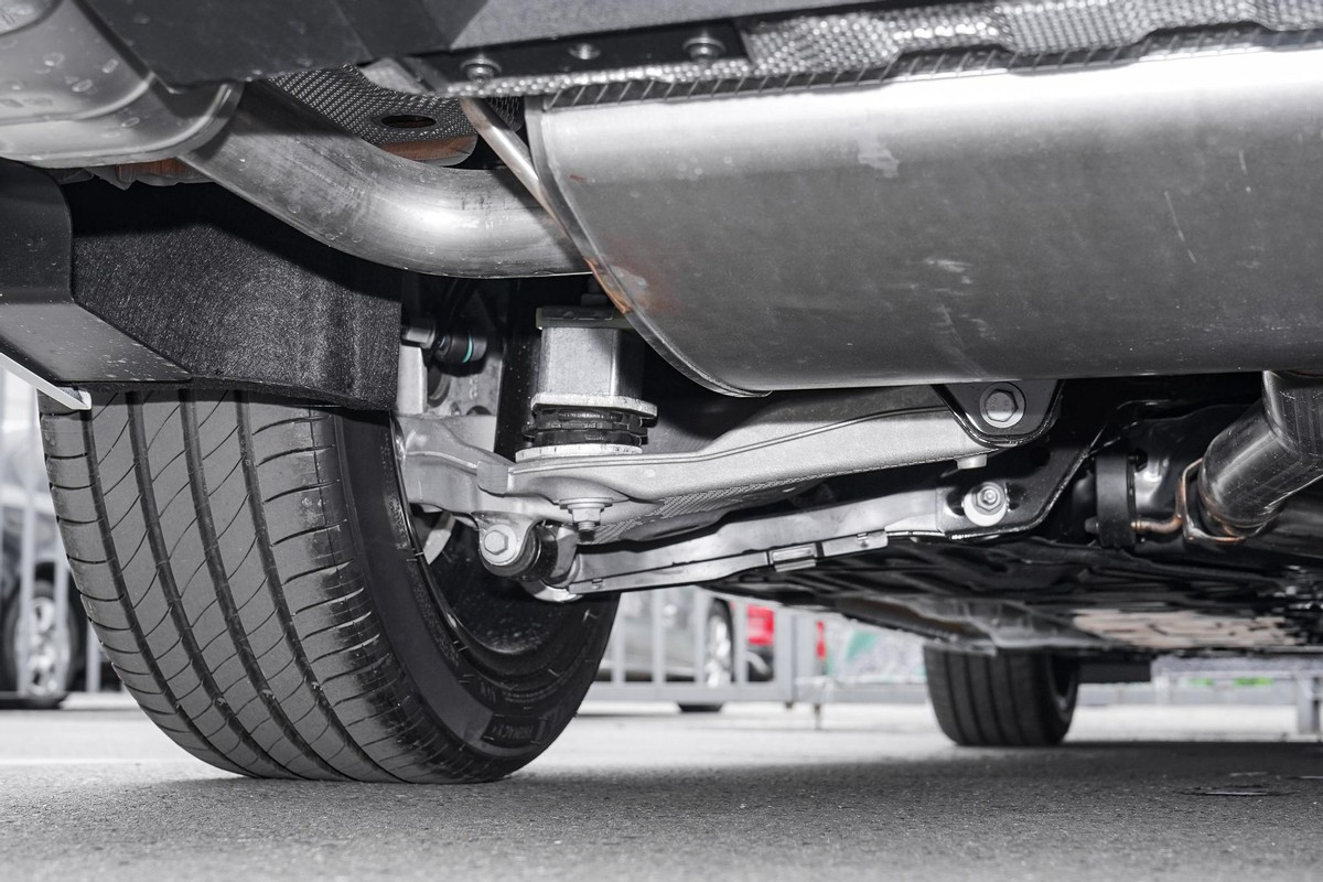 沃尔沃s60低频共振正常么,沃尔沃s60汽车低频振动