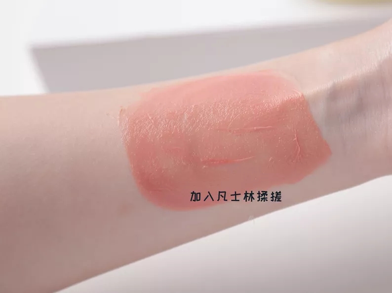 邓紫棋推荐的补水步骤 (邓紫棋使用什么粉底色好)
