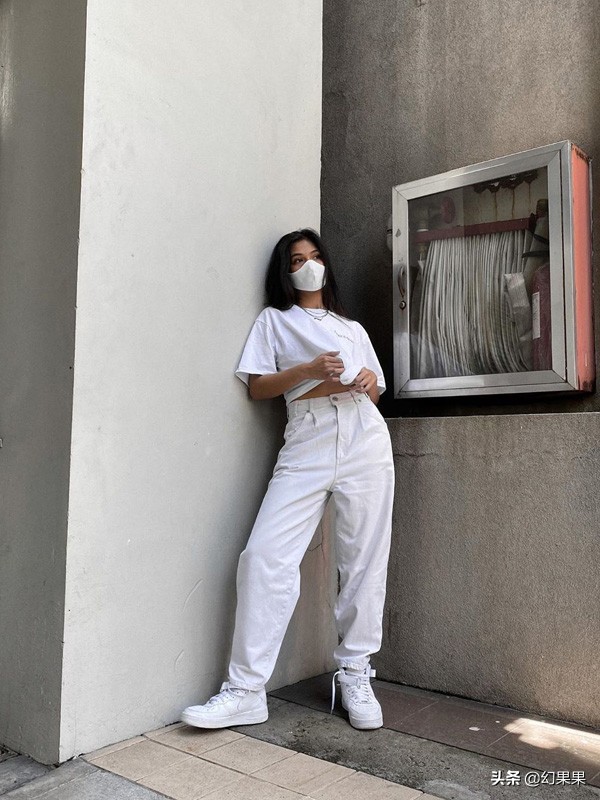 明星紧身牛仔裤的搭配,明星宽松裤子搭配