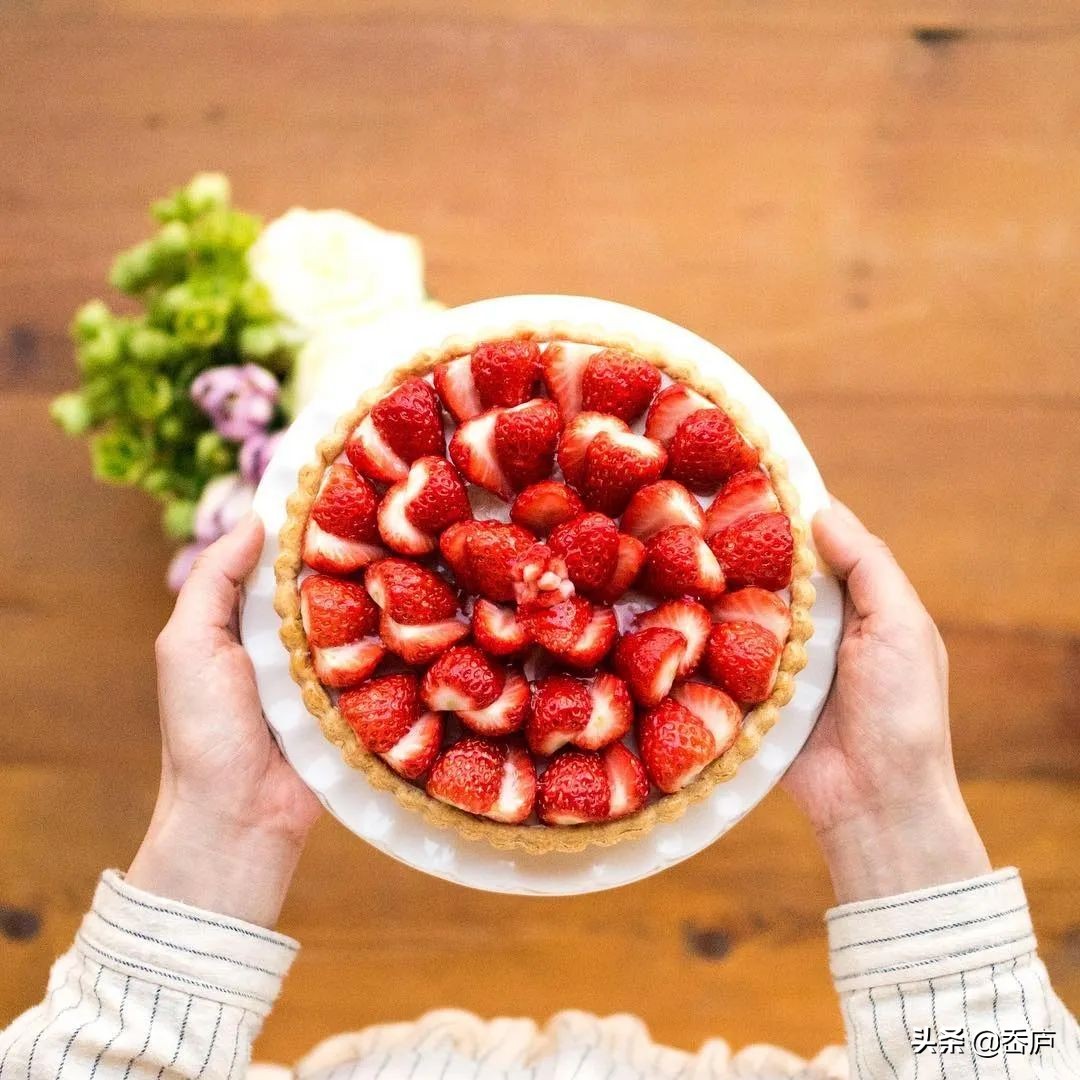 星巴克魔幻美人鱼、MUJI色卡饮料、复刻名画的甜品，让你一秒入夏