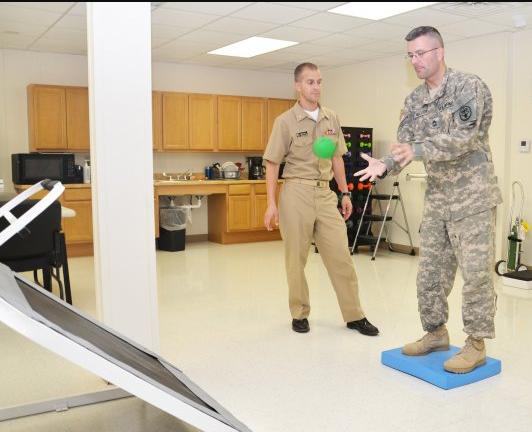 美国人一切向钱看,为了6位数的工资,精神科医生狠心离开部队